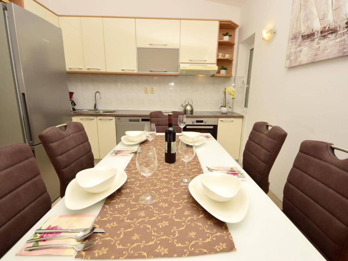 Apartment Mornar-2 By Interhome Trogir Kültér fotó